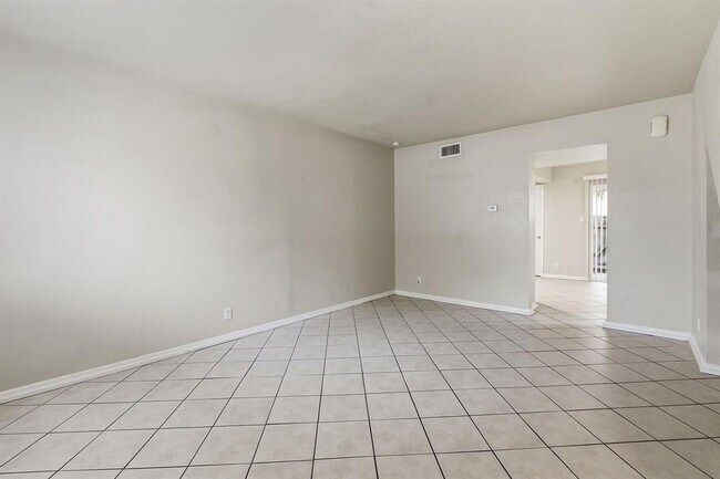 Foto del edificio - 8809 Dawnridge Cir