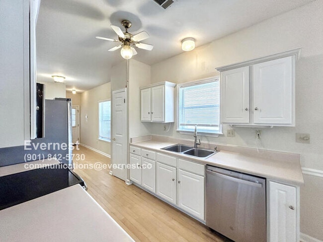 Building Photo - 104 Island Pl