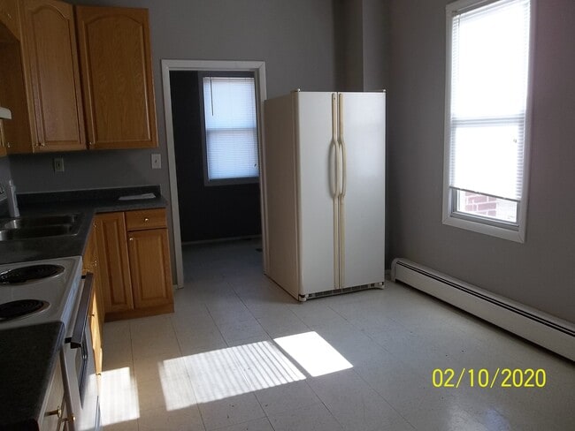 Building Photo - 224 Hughes St