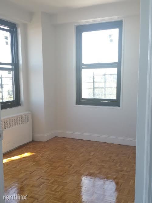 Building Photo - 160 Parkside Ave
