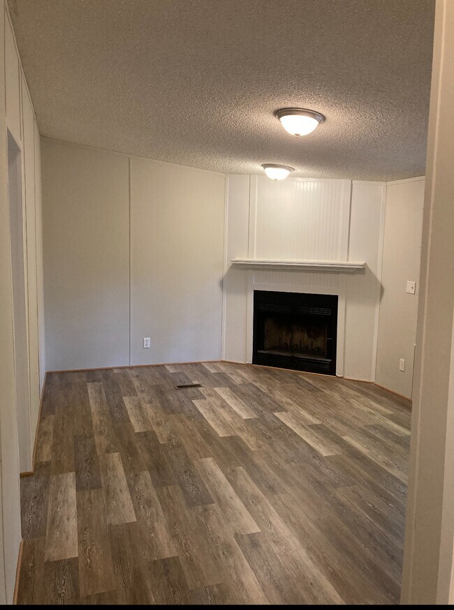 Foto del edificio - 103 Wade Rd