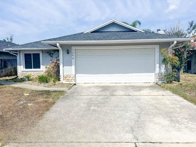 Building Photo - 1066 Las Cruces Dr