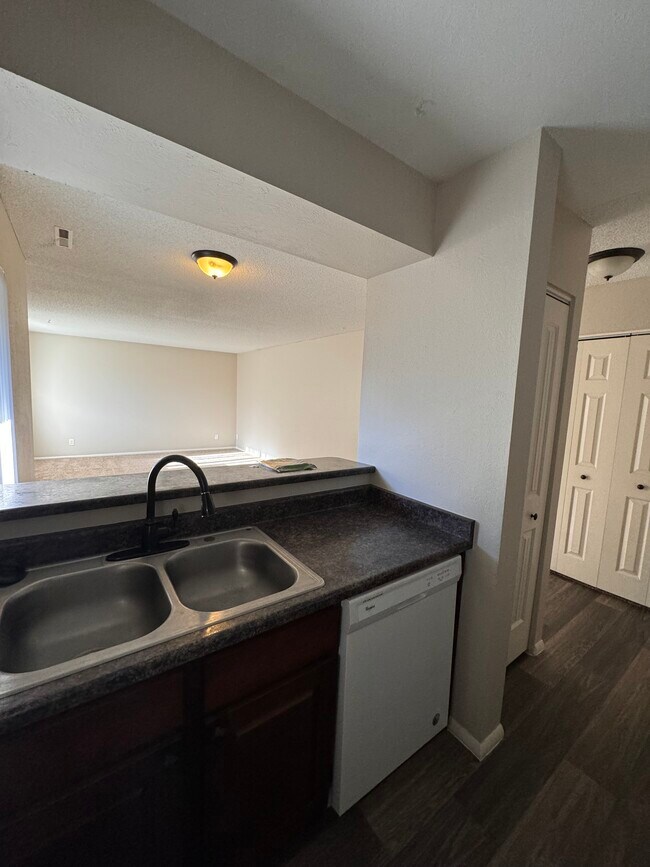 Building Photo - 1708 Sawyer Way
