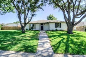 Building Photo - 2051 Oakbluff Dr