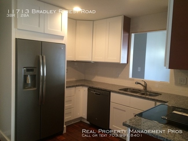 Building Photo - ONLY ON WEBSITE TO ADD A PERSON TO LEASE