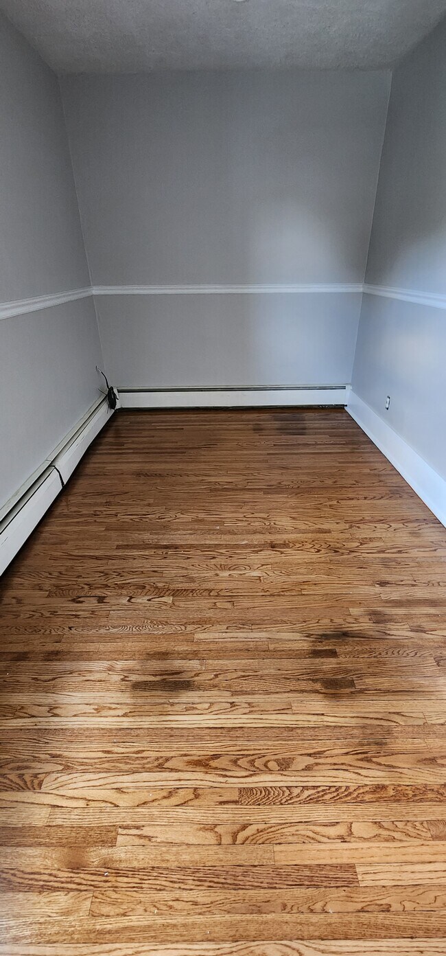 Bedroom - 714 Richmond St
