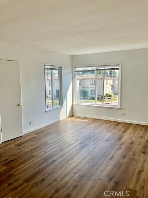 Building Photo - 1310 Anaheim St