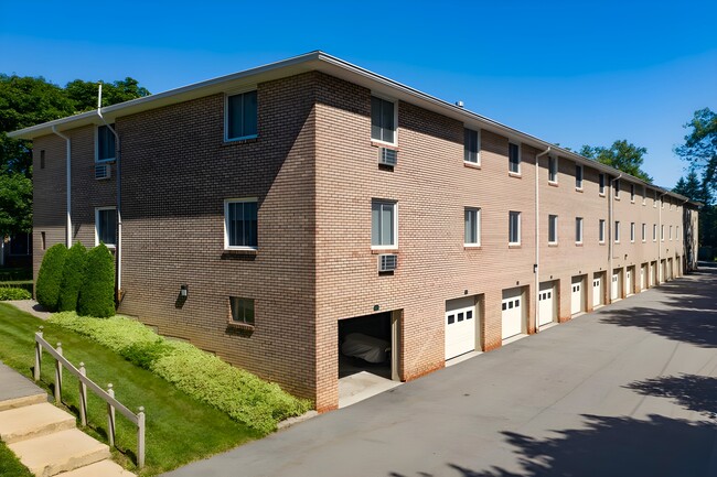 Building Photo - Clover Park Apartments