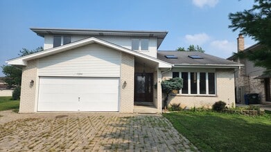 Building Photo - 7264 Skyline Dr