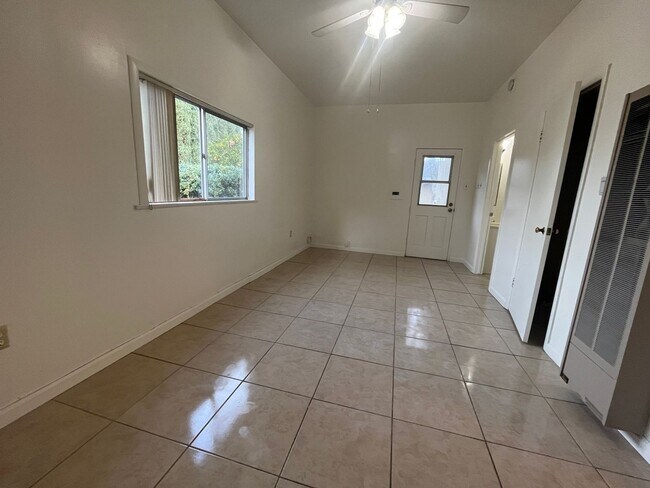 Building Photo - 11414 Loma Vista Dr