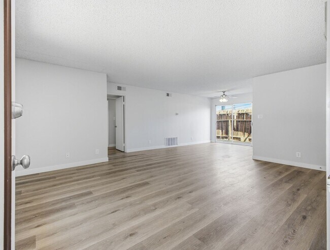 Foto del edificio - 1701 Scott Rd