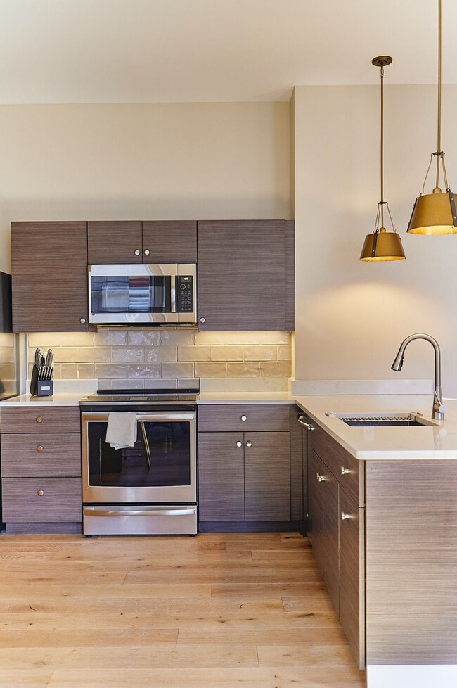 Building Photo - 121 Middle St