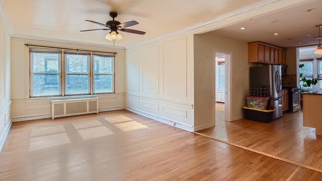 Building Photo - 7440 N Hoyne Ave
