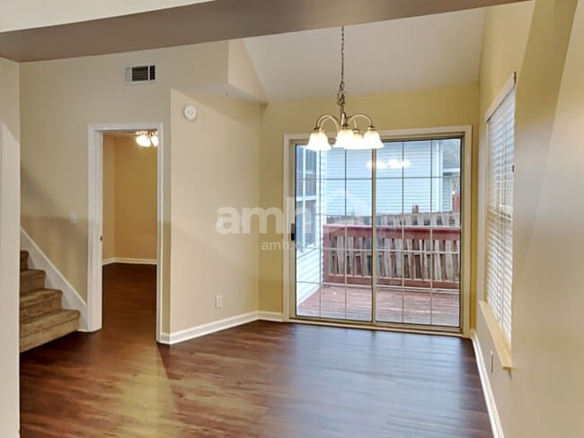 Building Photo - 5606 Royal Ct