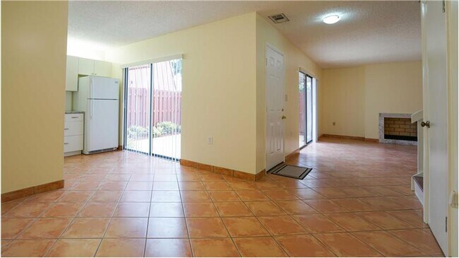 Building Photo - 3300 Meridian Way S
