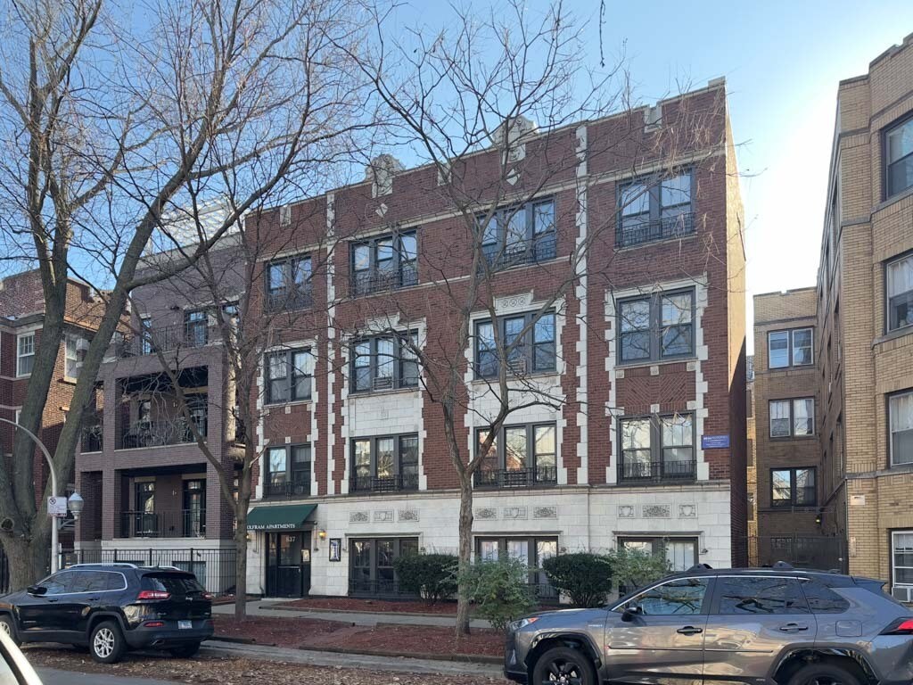 Primary Photo - 834 W Wolfram St