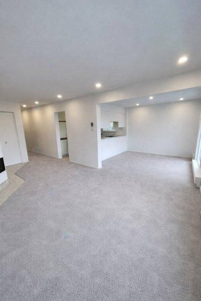 Building Photo - 185 Rue Mutchmore