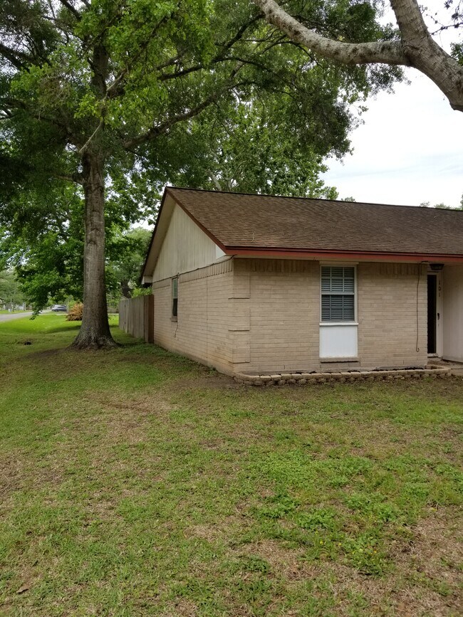 101 N Orange St, Sweeny, TX 77480 House Rental in Sweeny, TX