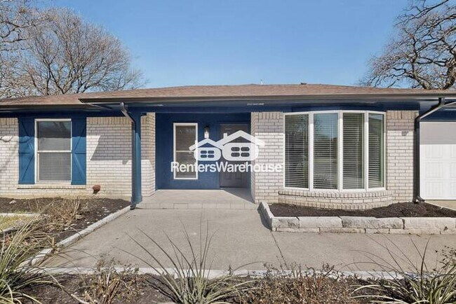 Building Photo - RENOVATED AND MOVE IN READY - ARLINGTON