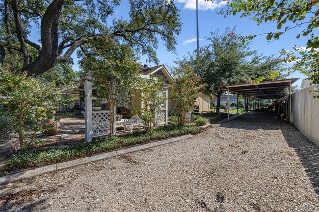 Building Photo - 1310 Reid St