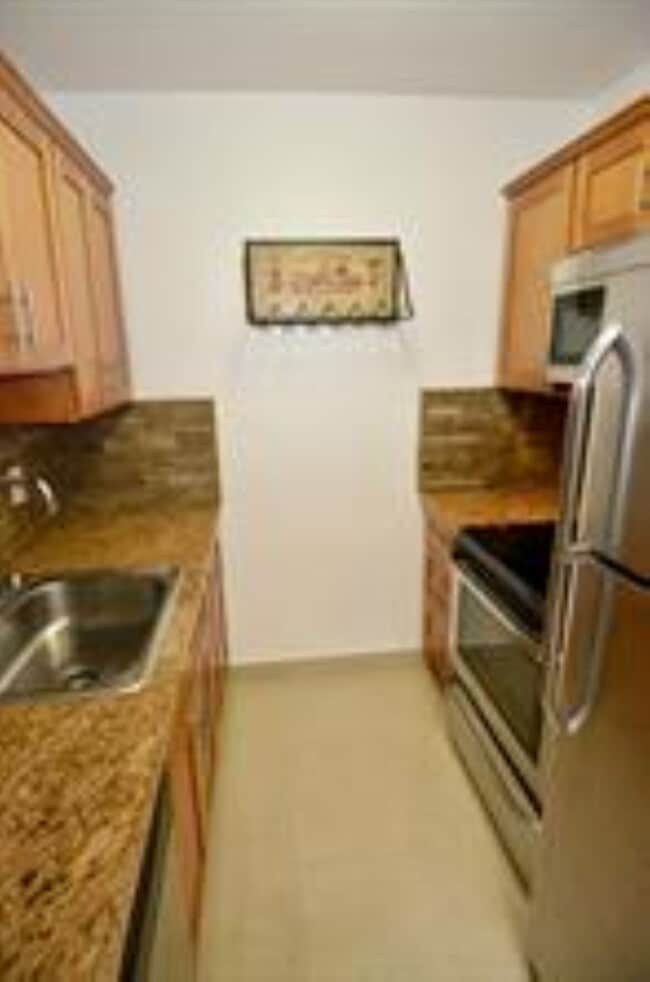 Building Photo - 2000 NE 51st Ct