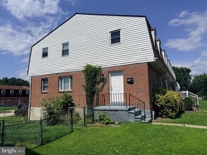 Building Photo - 710 Kingston Rd