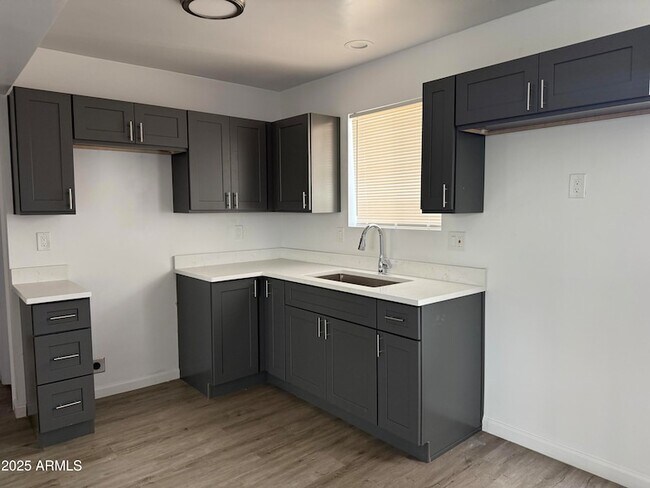 Foto del edificio - 4619 S 16th St