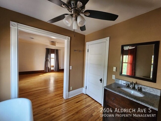 Building Photo - 2604 Aldrich Ave S