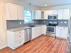 Building Photo - 5 Haley Ct