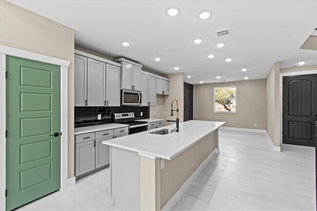 Foto del edificio - 17503 Panorama Dr