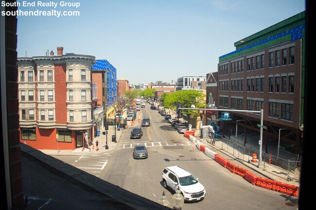 Foto del edificio - 485 E Broadway