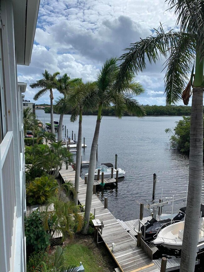 Foto del edificio - 689 NE 6th Ct