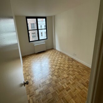 Building Photo - 337 E 49th St