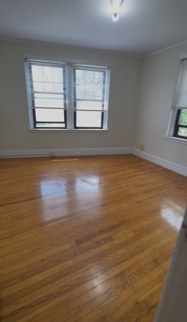 Building Photo - 349A Pleasant St