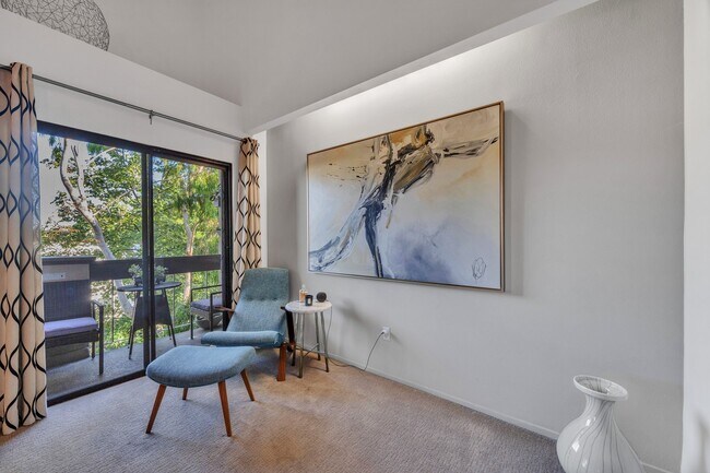 Reading nook and balcony with seating area - 909 N Sierra Bonita Ave
