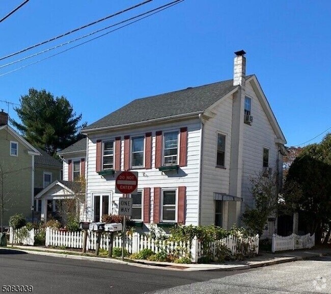 Apartments For Rent in Milford, NJ with Hardwood Floors 1 Rentals