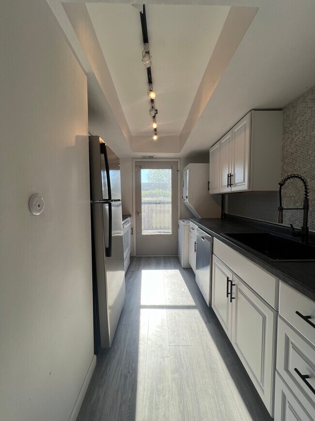 Photo - 7376 Countrybrook Dr Apartment