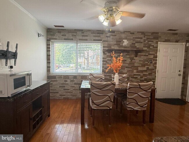 Foto del edificio - 1080 Pendleton Ct