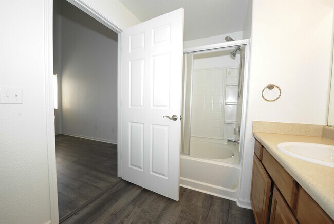 Foto del edificio - 4505 Copeland Lp