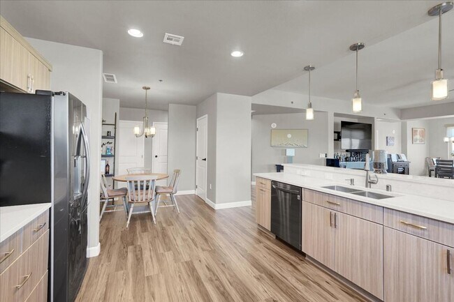 Foto del edificio - High Rise Condo in One Las Vegas- 4 bedrooms, 3.5 Baths- 2872 Sq. Feet