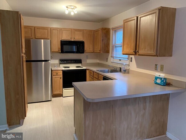 Building Photo - 527 Pickering Station Dr