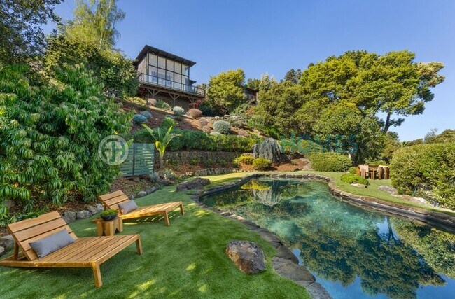 Foto del edificio - 5002 Paradise Dr