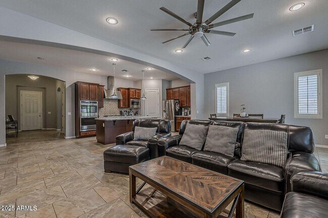 Building Photo - 4135 E Grand Canyon Dr