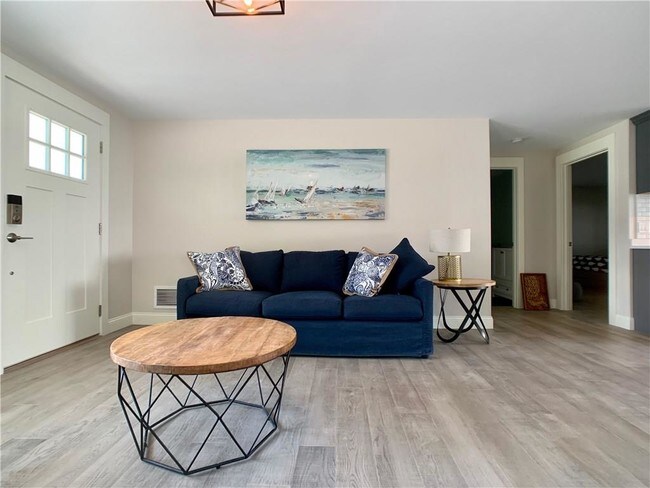 Building Photo - 52 Tuckerman Ave