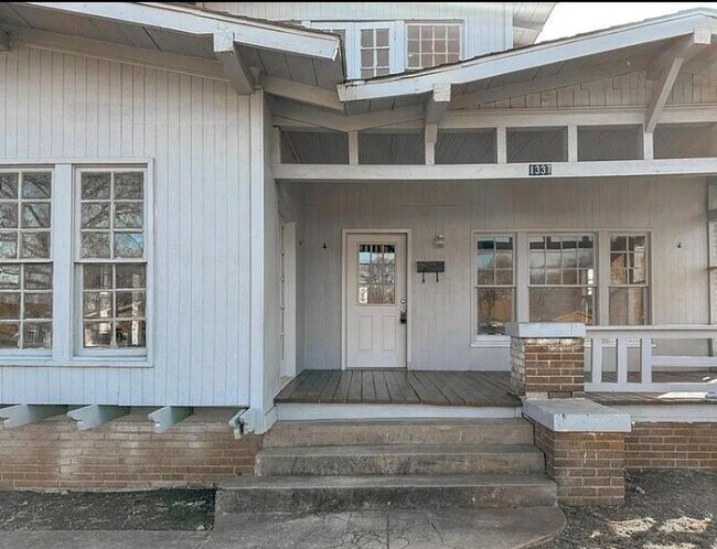 Foto del edificio - Spacious Prairie Style Home- 3 Bed, 1 Bath...