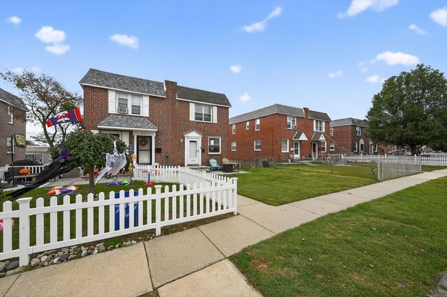 Photo - 3 Bedroom, 1 Bath Smart Fully Furnished To... Townhome