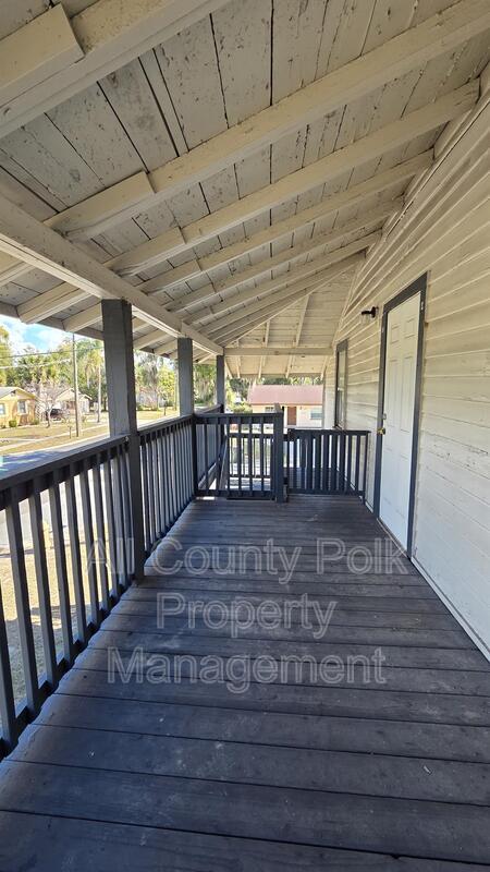 Building Photo - 602 Emma St