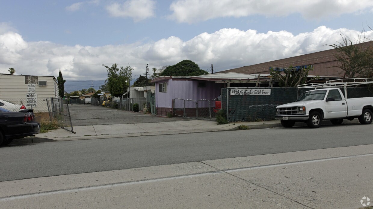 Foto principal - 1594 W 4th St