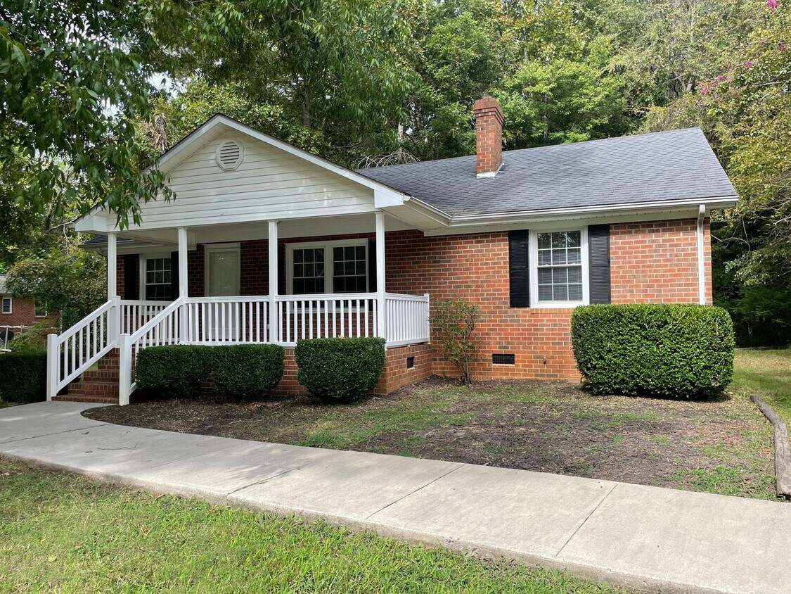 Foto principal - 3 BED, 2 BATH BRICK HOME LOCATED IN FRANKL...