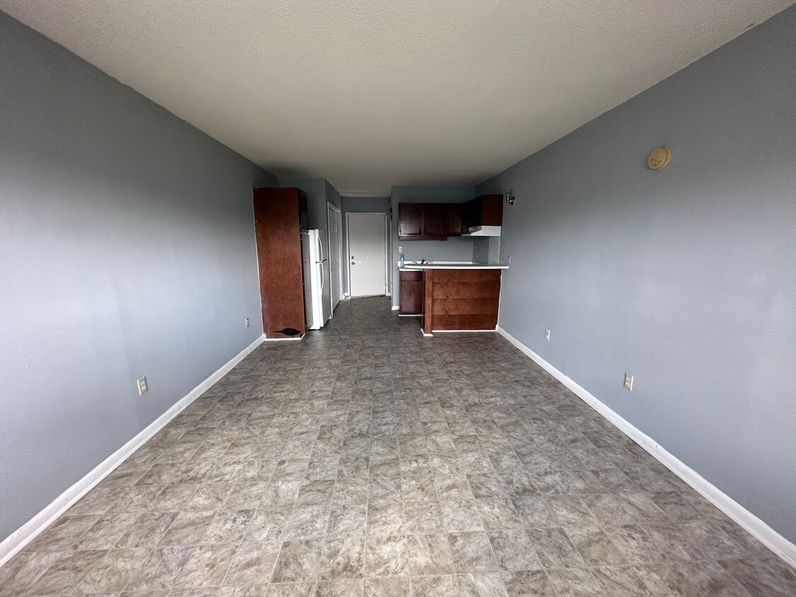 Building Photo - 1 Bedroom Condo